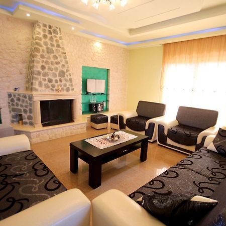 Mihal Suites Sarandë 外观 照片