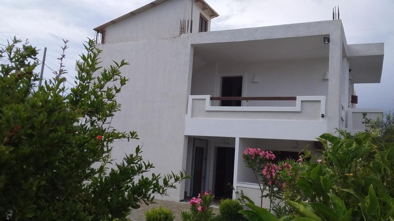 Mihal Suites Sarandë 外观 照片