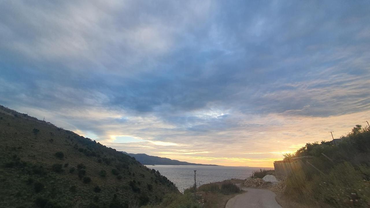 Mihal Suites Sarandë 外观 照片