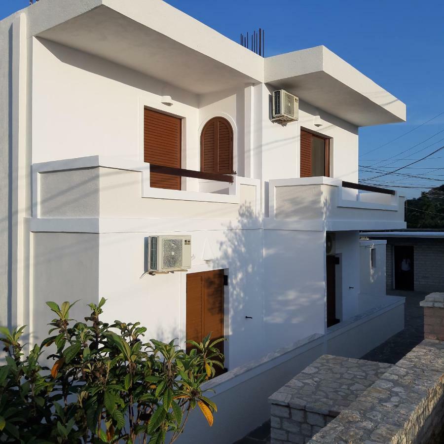 Mihal Suites Sarandë 外观 照片